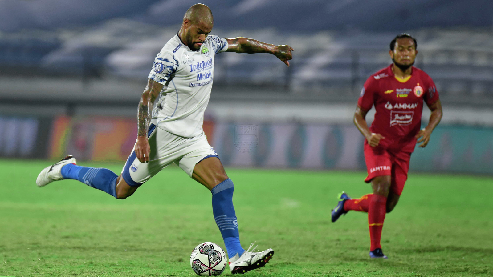 Malam Penuh Warna: Persib Menang di Laga El Clasico, David da Silva Cetak Brace